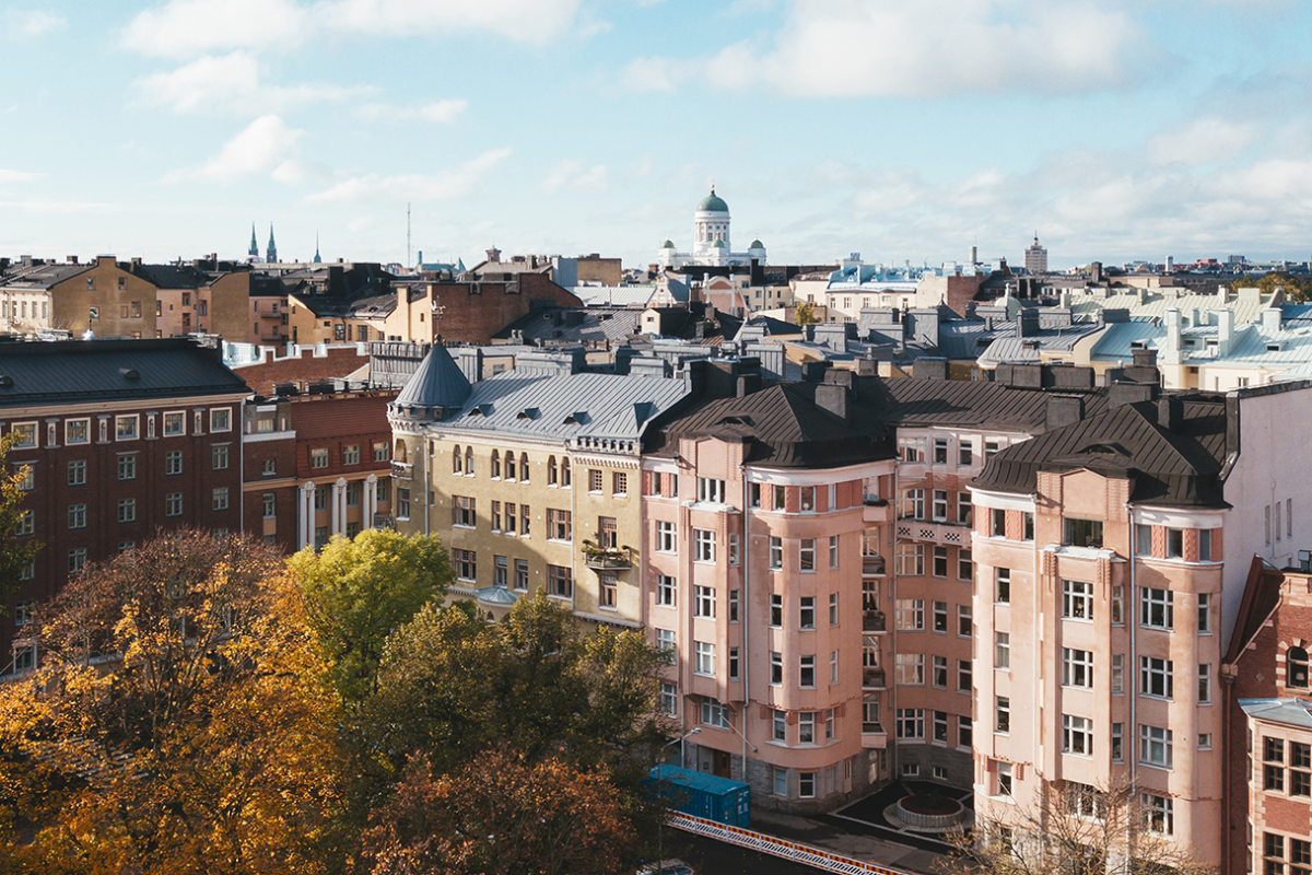 Raval Helsinki Oy yhteyssivu banneri, kuva Raval Helsingin toimistorakennuksesta.