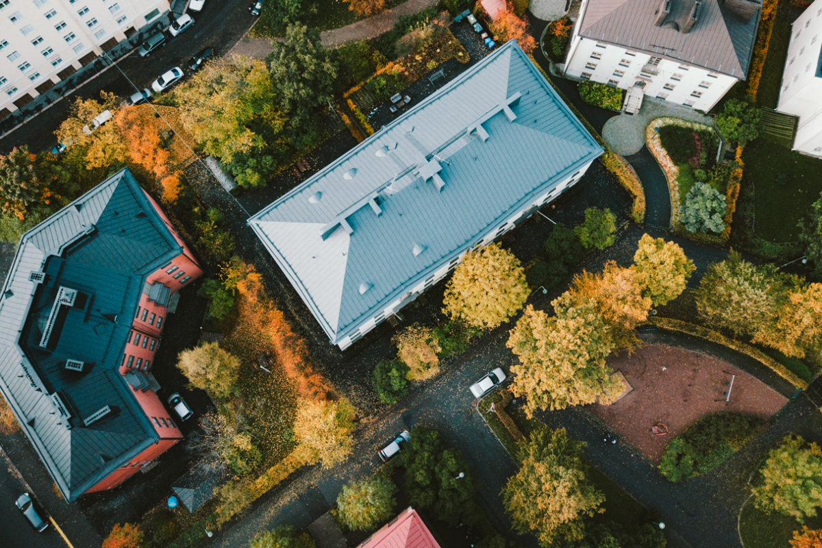 Raval Helsinki Oy työpaikat-sivun banneri, ilmakuva Raval Helsinki Oy:n työkohteesta.